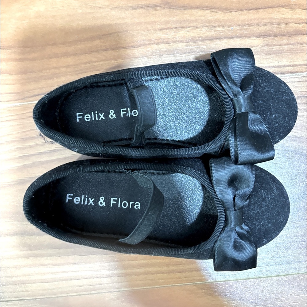 Pretty black shoes